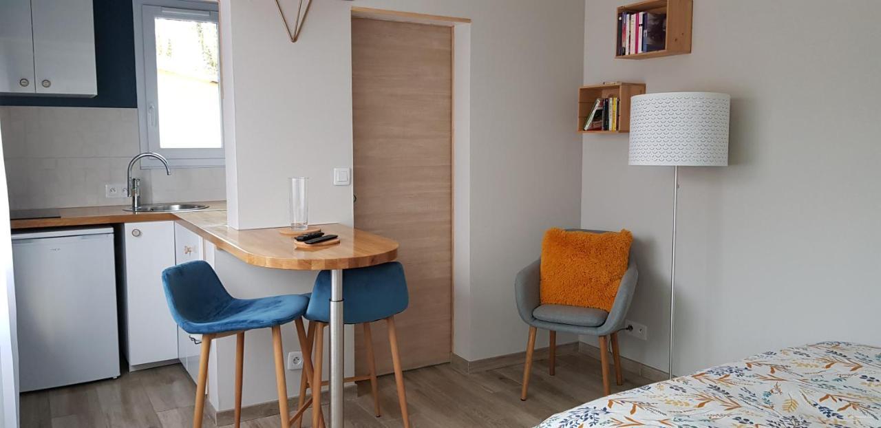Agreable Petite Maison Proche Joigny Chamvres Exterior photo