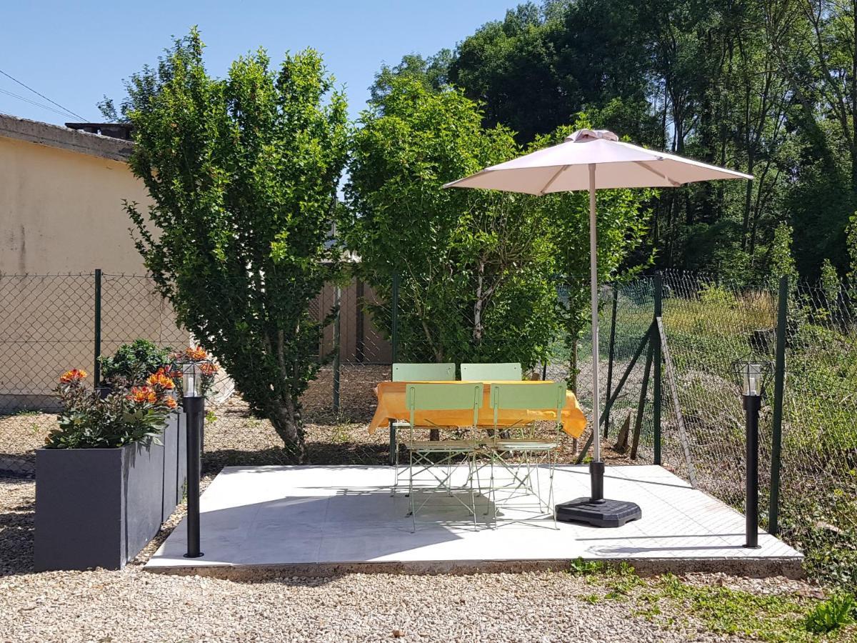 Agreable Petite Maison Proche Joigny Chamvres Exterior photo